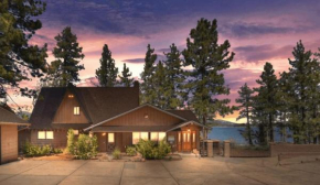 Classic Lake House by AvantStay Large Property on the Lake w Hot Tub